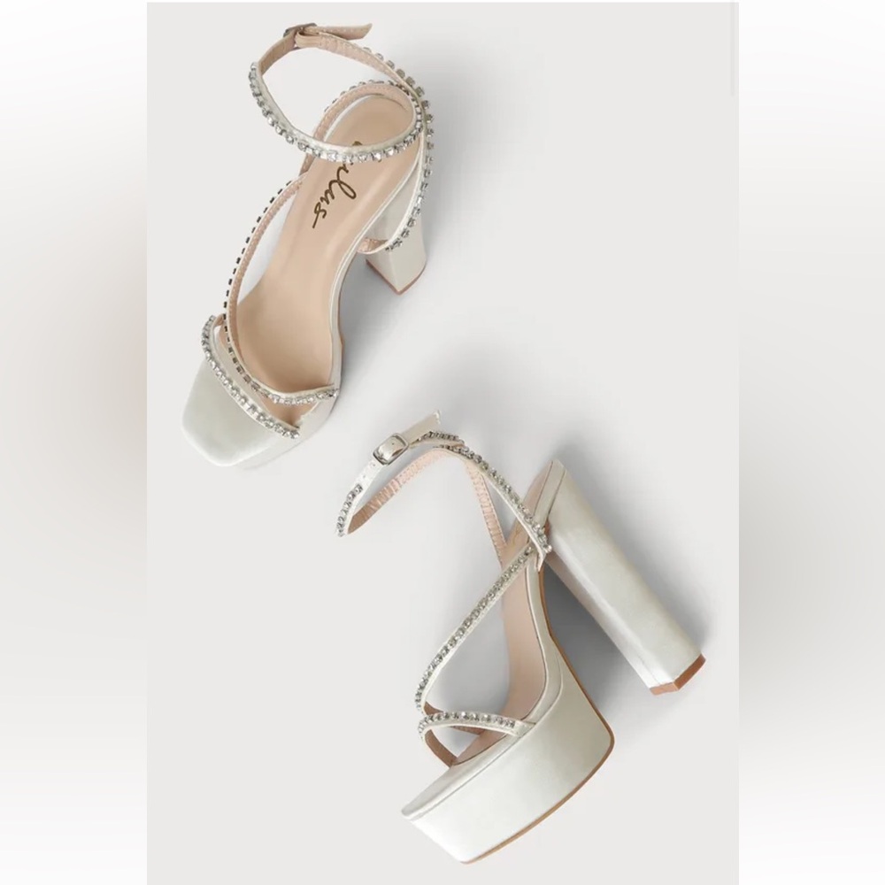 Lulus heels 🤍 - Picture 2 of 4